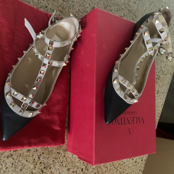 Valentino Garavani Rockstud Flats - Picture 4 of 9